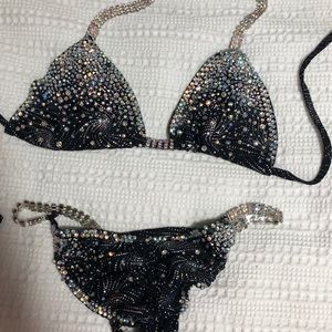 Black competition bikini